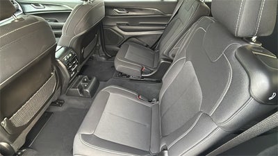 2025 Jeep Grand Cherokee L Laredo 4x2