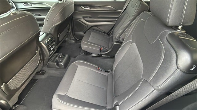 2025 Jeep Grand Cherokee L Laredo 4x2