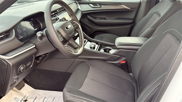 2025 Jeep Grand Cherokee L Laredo 4x2