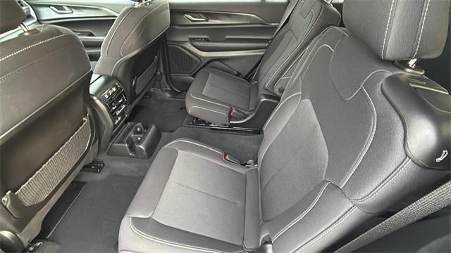 2025 Jeep Grand Cherokee L Laredo 4x2