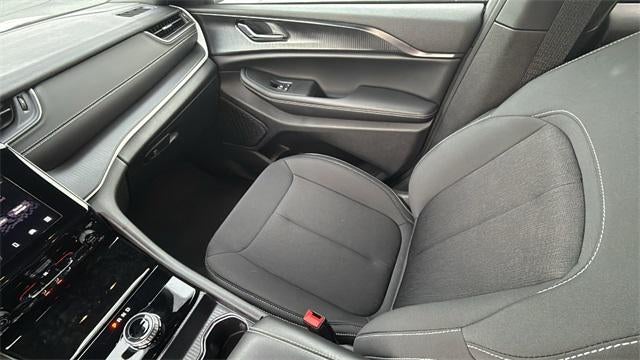 2025 Jeep Grand Cherokee L Laredo 4x2