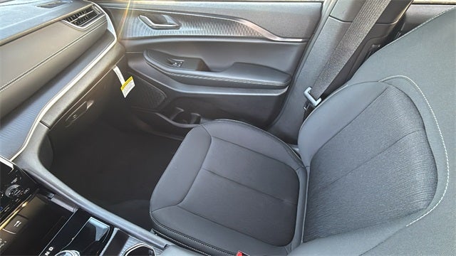 2025 Jeep Grand Cherokee L Laredo 4x4