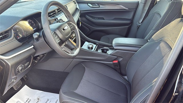 2025 Jeep Grand Cherokee L Laredo 4x4