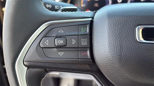 2025 Jeep Grand Cherokee L Laredo 4x4