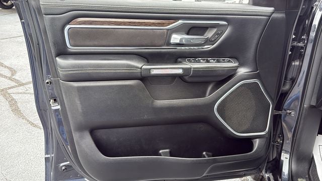 2020 RAM 1500 Laramie Crew Cab 4x2 5'7' Box
