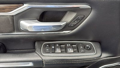 2020 RAM 1500 Laramie Crew Cab 4x2 5'7' Box