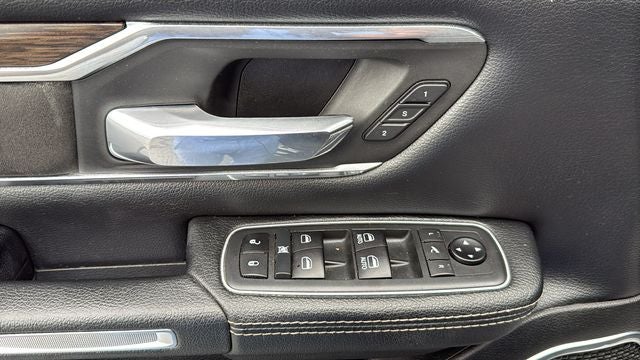 2020 RAM 1500 Laramie Crew Cab 4x2 5'7' Box