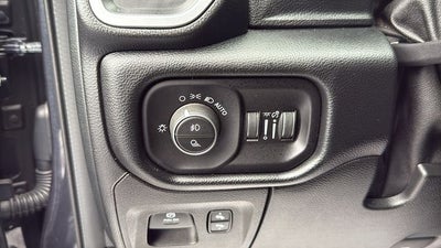 2020 RAM 1500 Laramie Crew Cab 4x2 5'7' Box