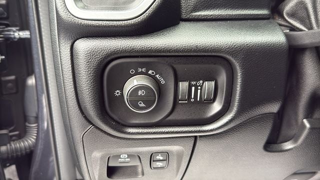 2020 RAM 1500 Laramie Crew Cab 4x2 5'7' Box