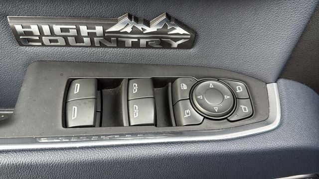 2022 Chevrolet Silverado 1500 2WD Crew Cab Short Bed High Country