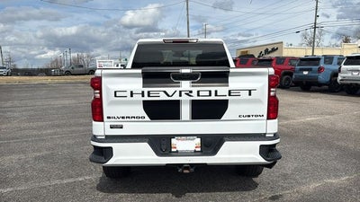 2024 Chevrolet Silverado 1500 4WD Double Cab Standard Bed Custom