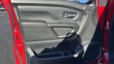 2022 Nissan TITAN Crew Cab PRO-4X 4x4