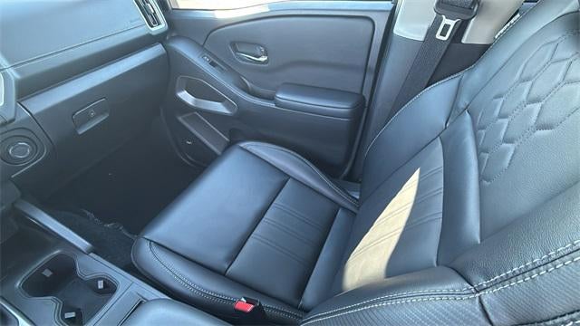 2025 Nissan Frontier Crew Cab Long Bed SL 4x2