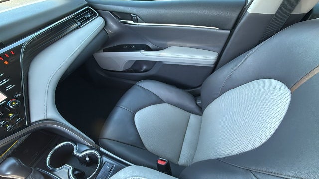 2020 Toyota Camry Hybrid XLE