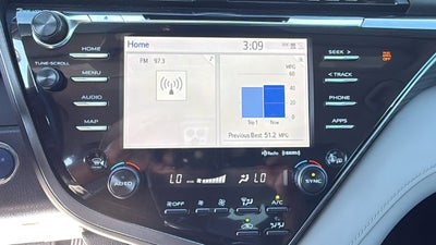2020 Toyota Camry Hybrid XLE
