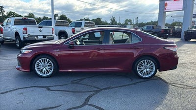 2020 Toyota Camry Hybrid XLE