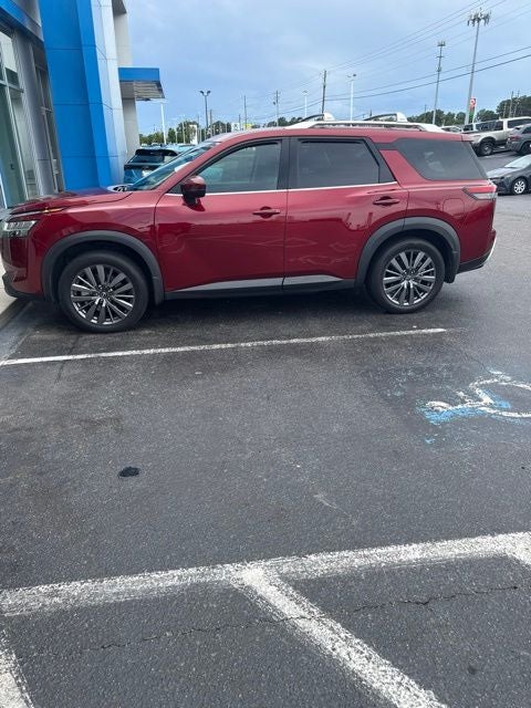 2024 Nissan Pathfinder SL FWD