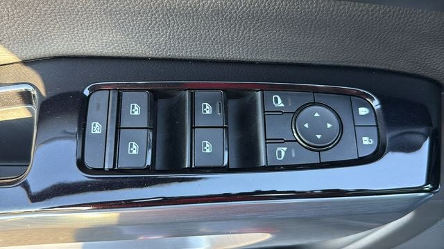 2022 Nissan Pathfinder SL 2WD
