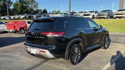 2022 Nissan Pathfinder SL 2WD
