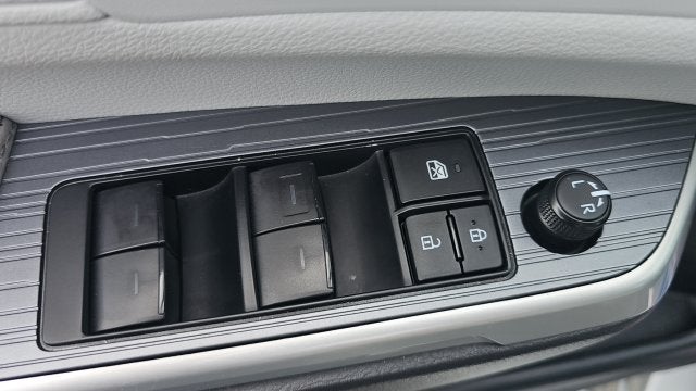 2025 Toyota Sienna LE 8 Passenger