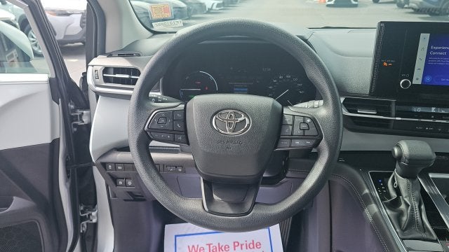 2025 Toyota Sienna LE 8 Passenger