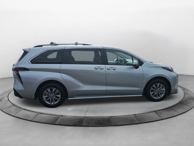 2025 Toyota Sienna LE 8 Passenger