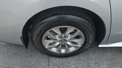 2025 Toyota Sienna LE 8 Passenger