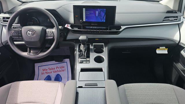 2025 Toyota Sienna LE 8 Passenger