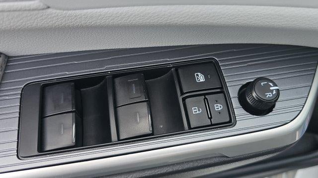 2025 Toyota Sienna LE 8 Passenger