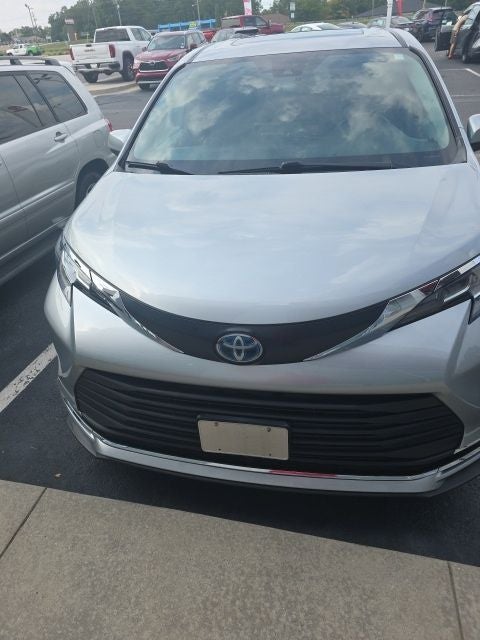 2022 Toyota Sienna LE