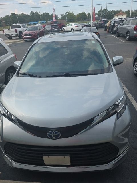 2022 Toyota Sienna LE