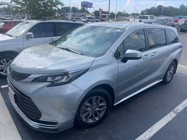 2022 Toyota Sienna LE