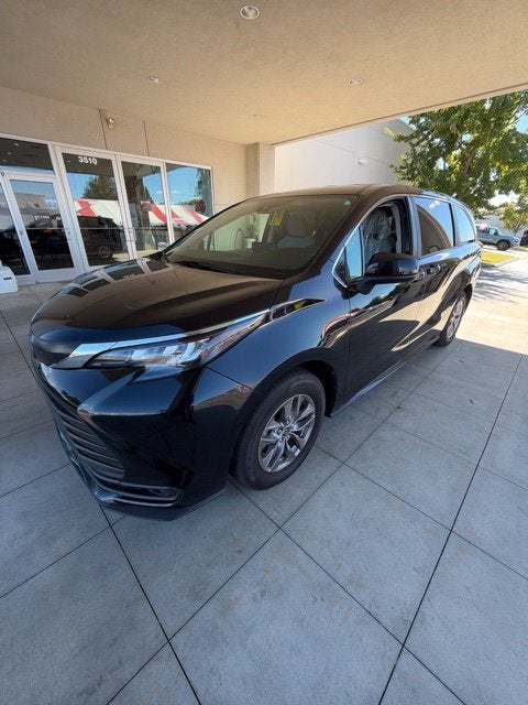 2024 Toyota Sienna LE