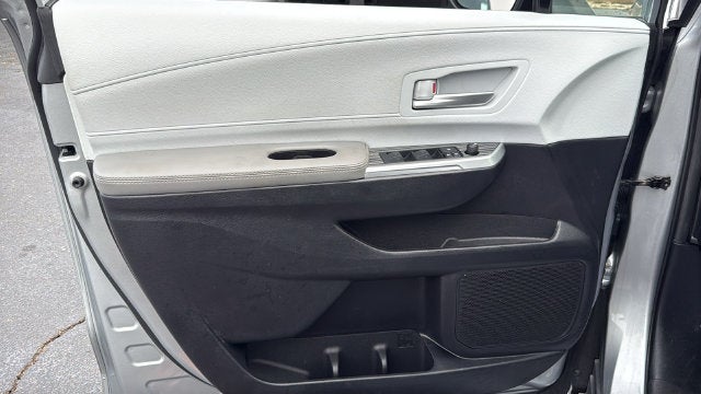 2025 Toyota Sienna XLE 8 Passenger