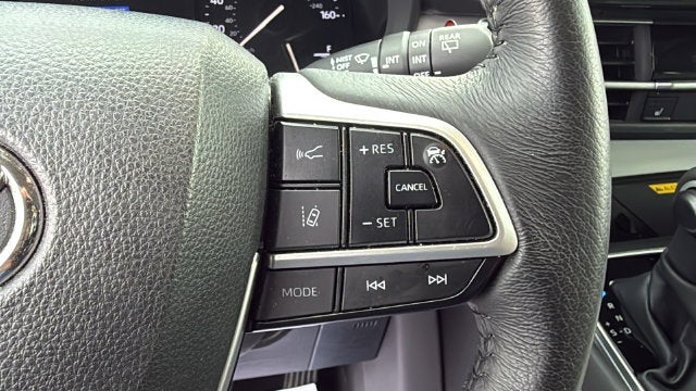 2025 Toyota Sienna XLE 8 Passenger