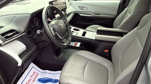2025 Toyota Sienna XLE 8 Passenger