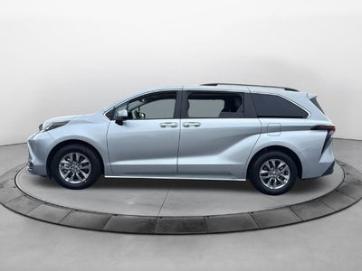 2025 Toyota Sienna XLE 8 Passenger