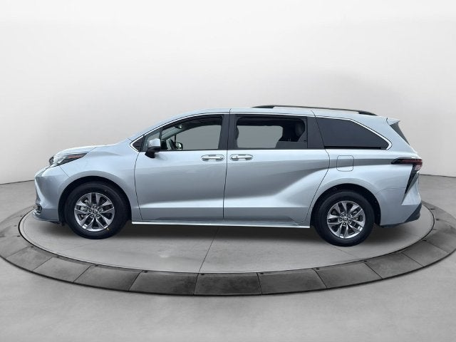 2025 Toyota Sienna XLE 8 Passenger