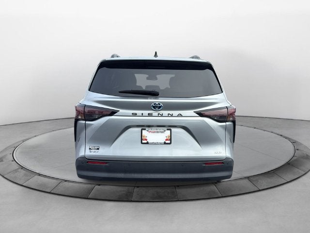 2025 Toyota Sienna XLE 8 Passenger