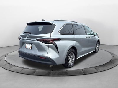 2025 Toyota Sienna XLE 8 Passenger