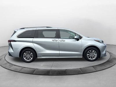 2025 Toyota Sienna XLE 8 Passenger