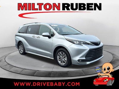 2025 Toyota Sienna XLE 8 Passenger