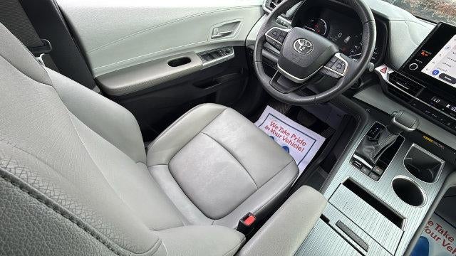 2025 Toyota Sienna XLE 8 Passenger