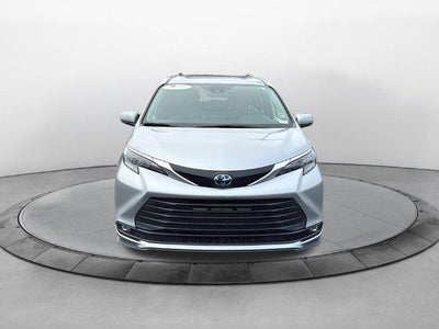 2025 Toyota Sienna XLE 8 Passenger