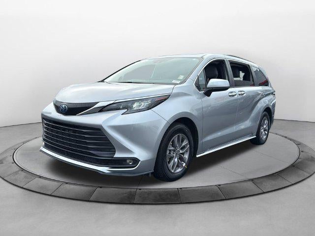 2025 Toyota Sienna XLE 8 Passenger