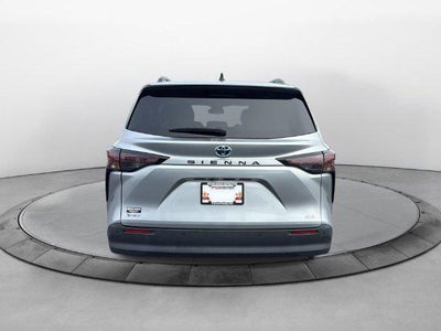 2025 Toyota Sienna XLE 8 Passenger