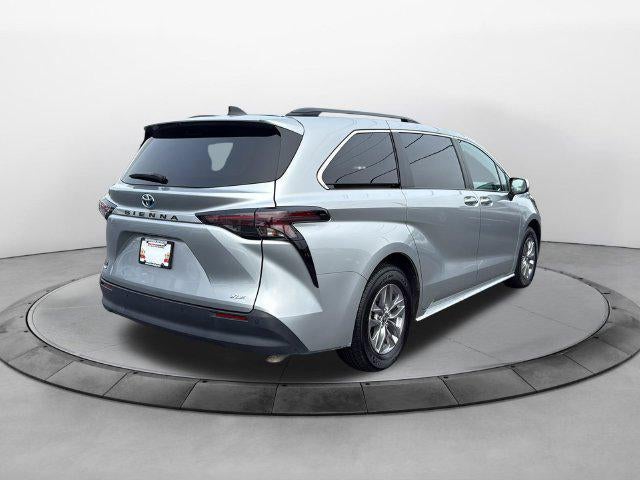 2025 Toyota Sienna XLE 8 Passenger