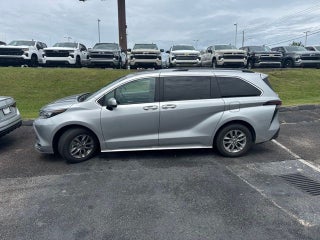 2024 Toyota Sienna XLE 8 Passenger
