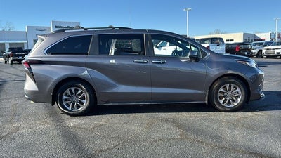 2023 Toyota Sienna XLE