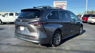 2023 Toyota Sienna XLE